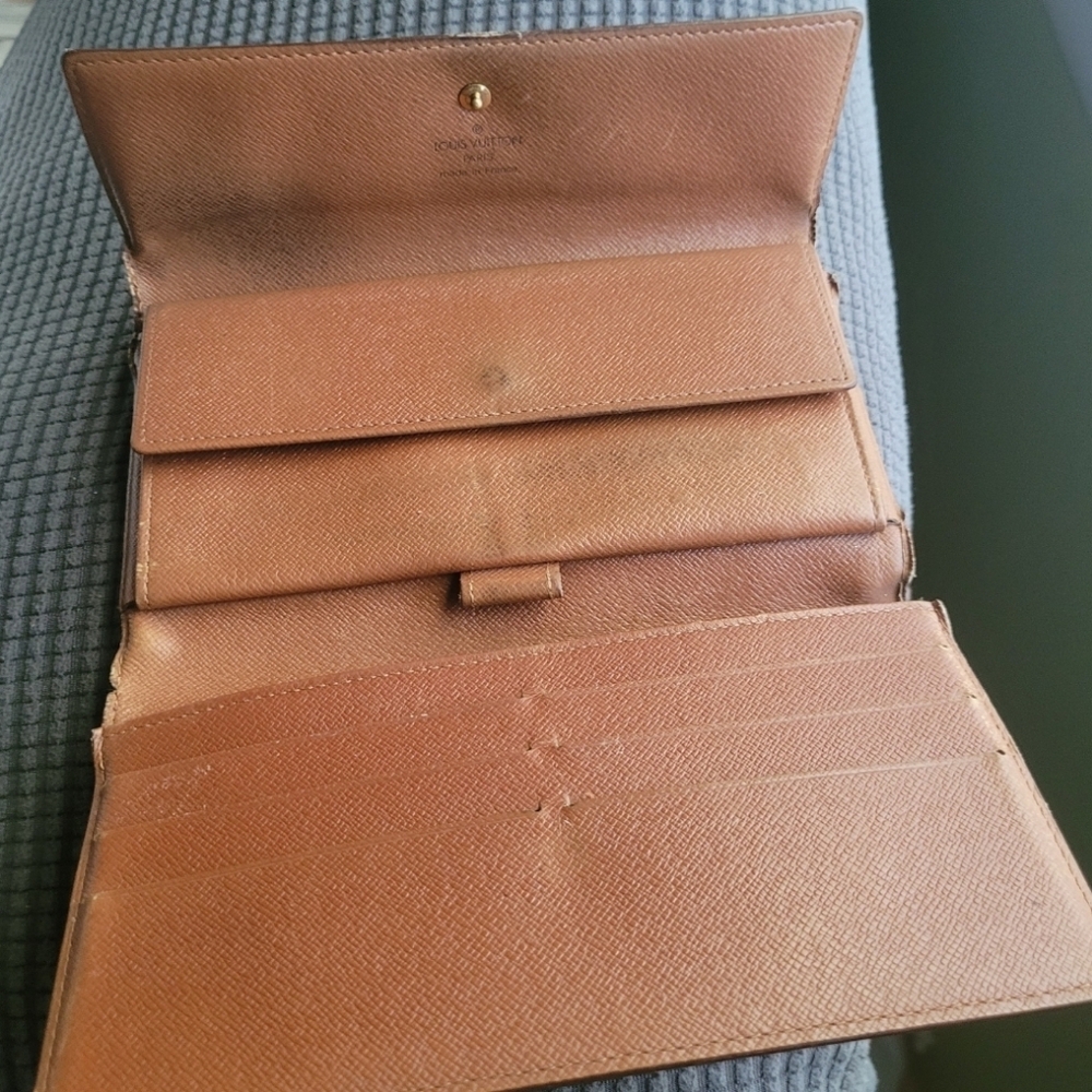 Louis Vuitton Monogram Holder in Brown and Gold - Picture 7 of 10